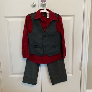 Kids 3 piece suit set. Size 5
